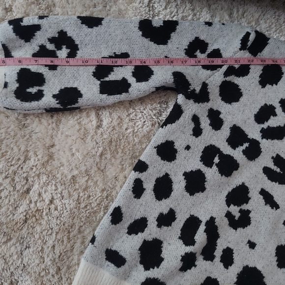 Sweet Lovely By Jen Long Sleeve v-neck sweater - Picture 5 of 5